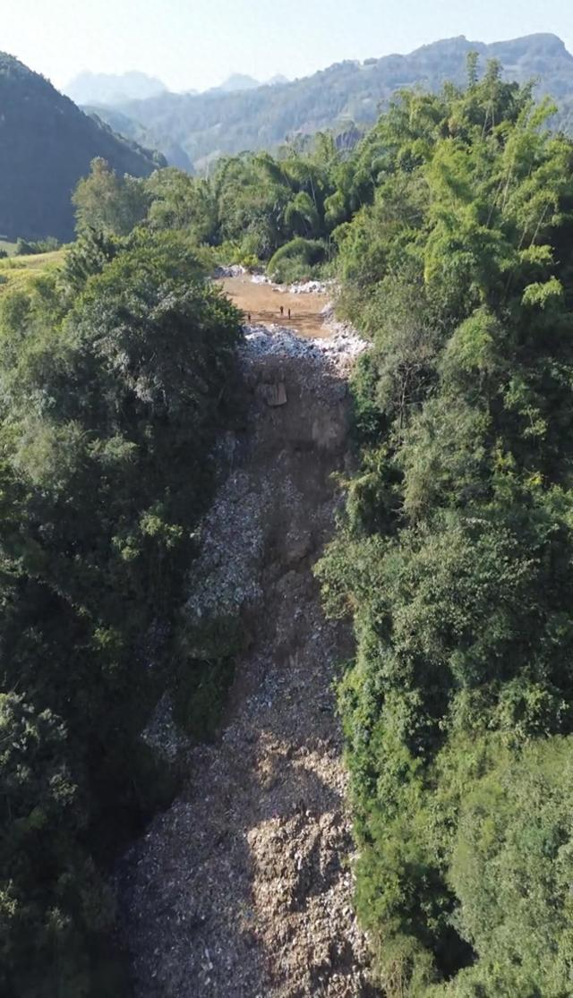 连曝两起生活垃圾违规倾倒事件，云南省政府明确要求严肃查处